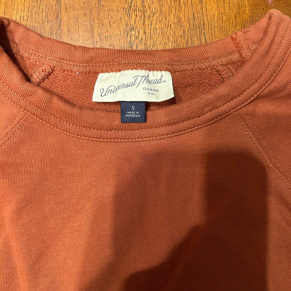 Womens S, good condition, a little wrinkled. Long sleeve